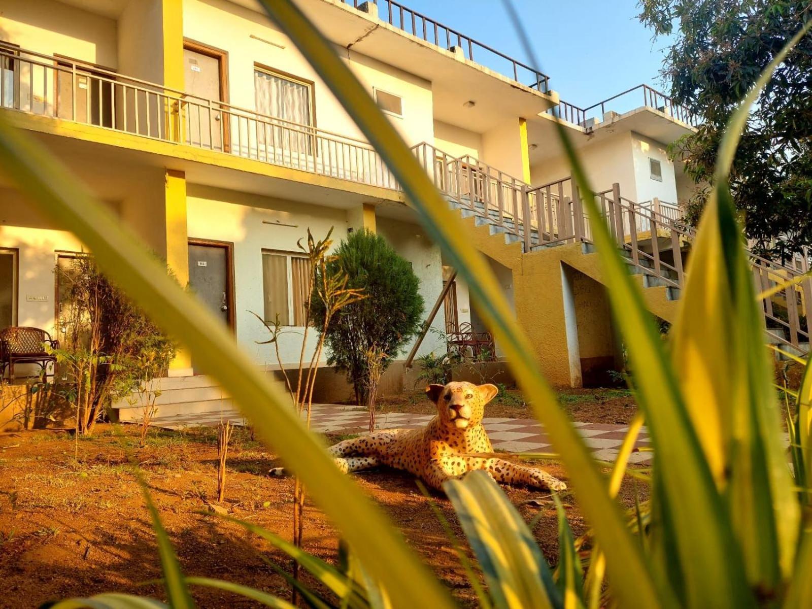 סאסאן גיר Gir Jungle Lodge מראה חיצוני תמונה